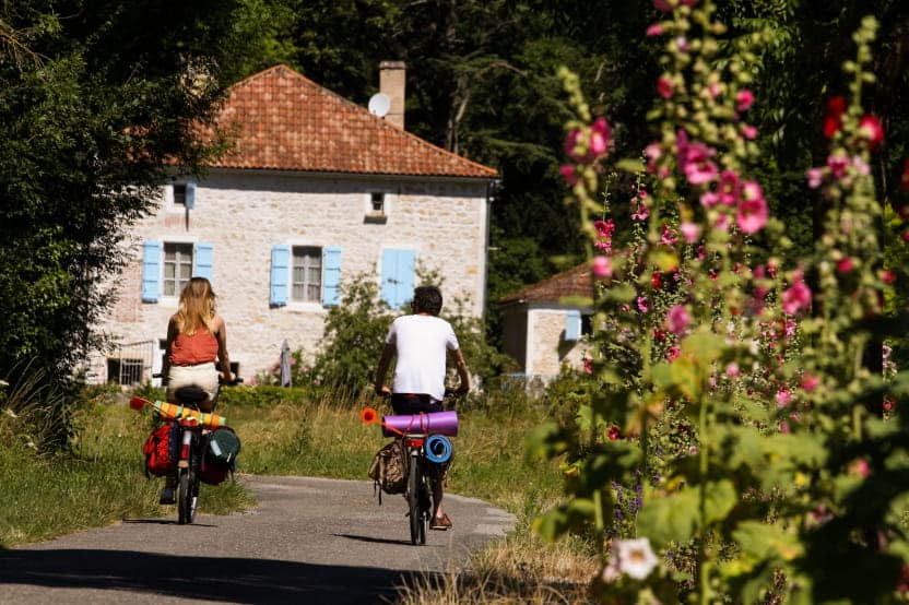 veloroute-a-grezels-lot-tourisme-p-foresti-mediart360-scaled-832x0